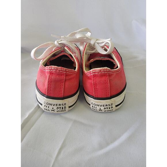 Red Converse Low Top Chuck Taylor Size 1 Youth Boys Or Girls Unisex - Picture 4 of 7